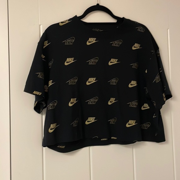 Nike gold & black cropped t shirt. Size large - Picture 1 of 2